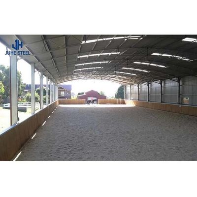 Industrieel opslaggebouw met lichtstaalconstructie en geschilderde afwerking