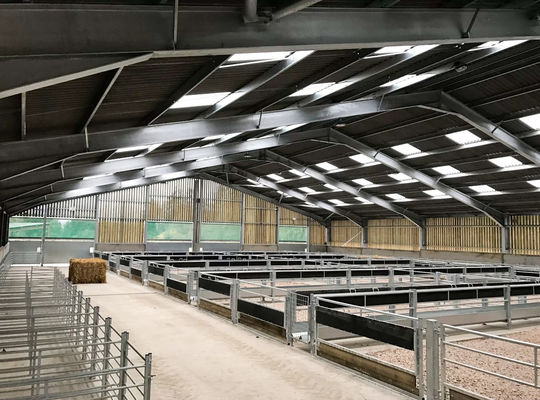 Openzijdig pluimveehuis type geprefabriceerde schuur voor geiten, varkens, paarden en runderen