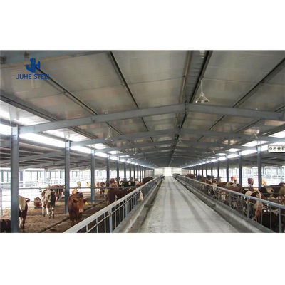 Plastic bedekte ronde buis Hoofdframe Prefab veehuis voor runderen paarden schapen