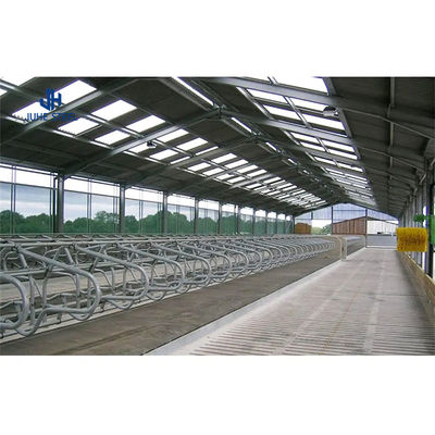Plastic bedekte ronde buis Hoofdframe Prefab veehuis voor runderen paarden schapen