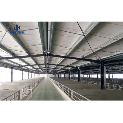 Moderne geitenstal geprefabriceerde staalconstructie koeienstal boerderij met lasdienst